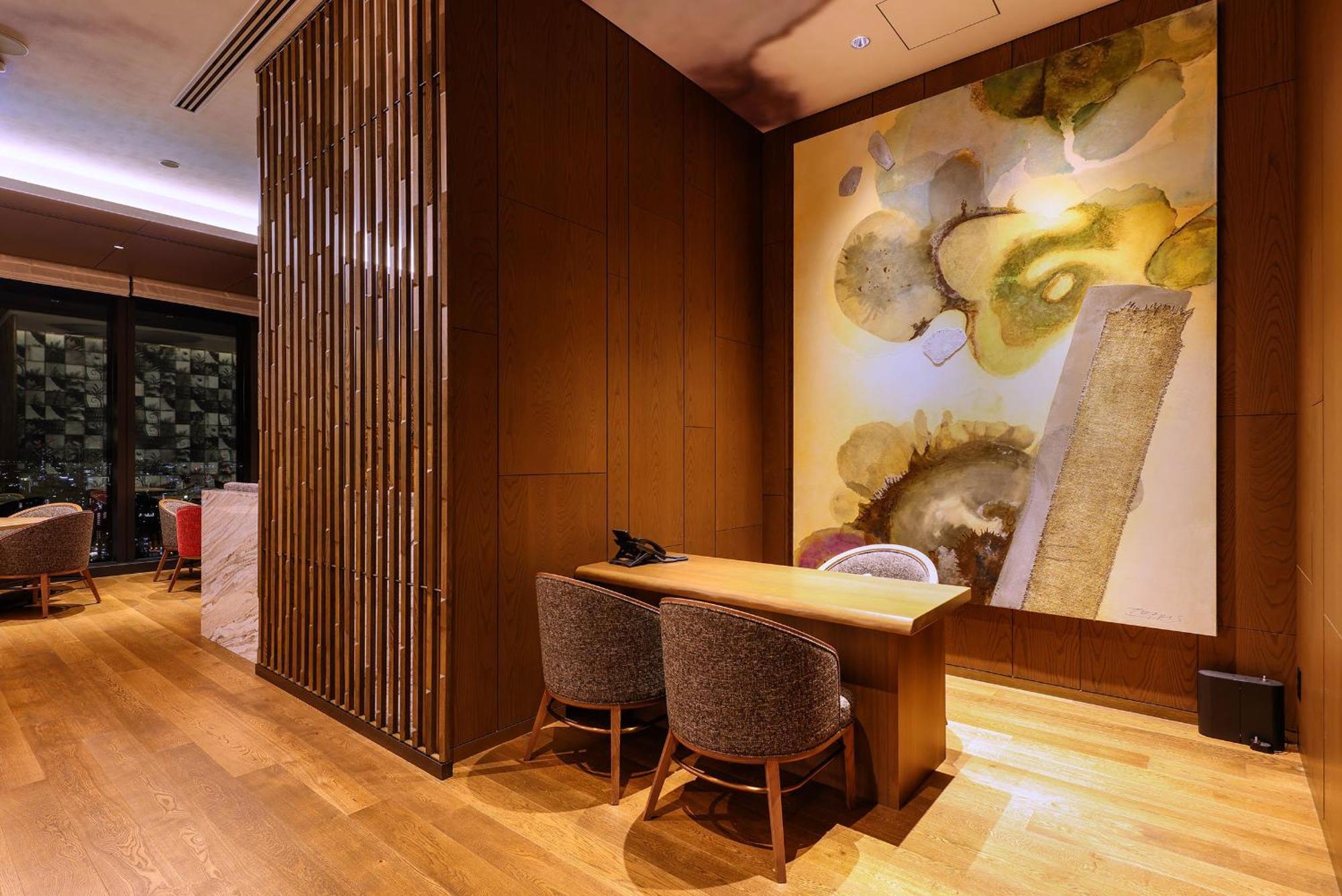 Centara Grand Hotel Осака Экстерьер фото The Concierge Desk at the Ritz-Carlton, Osaka