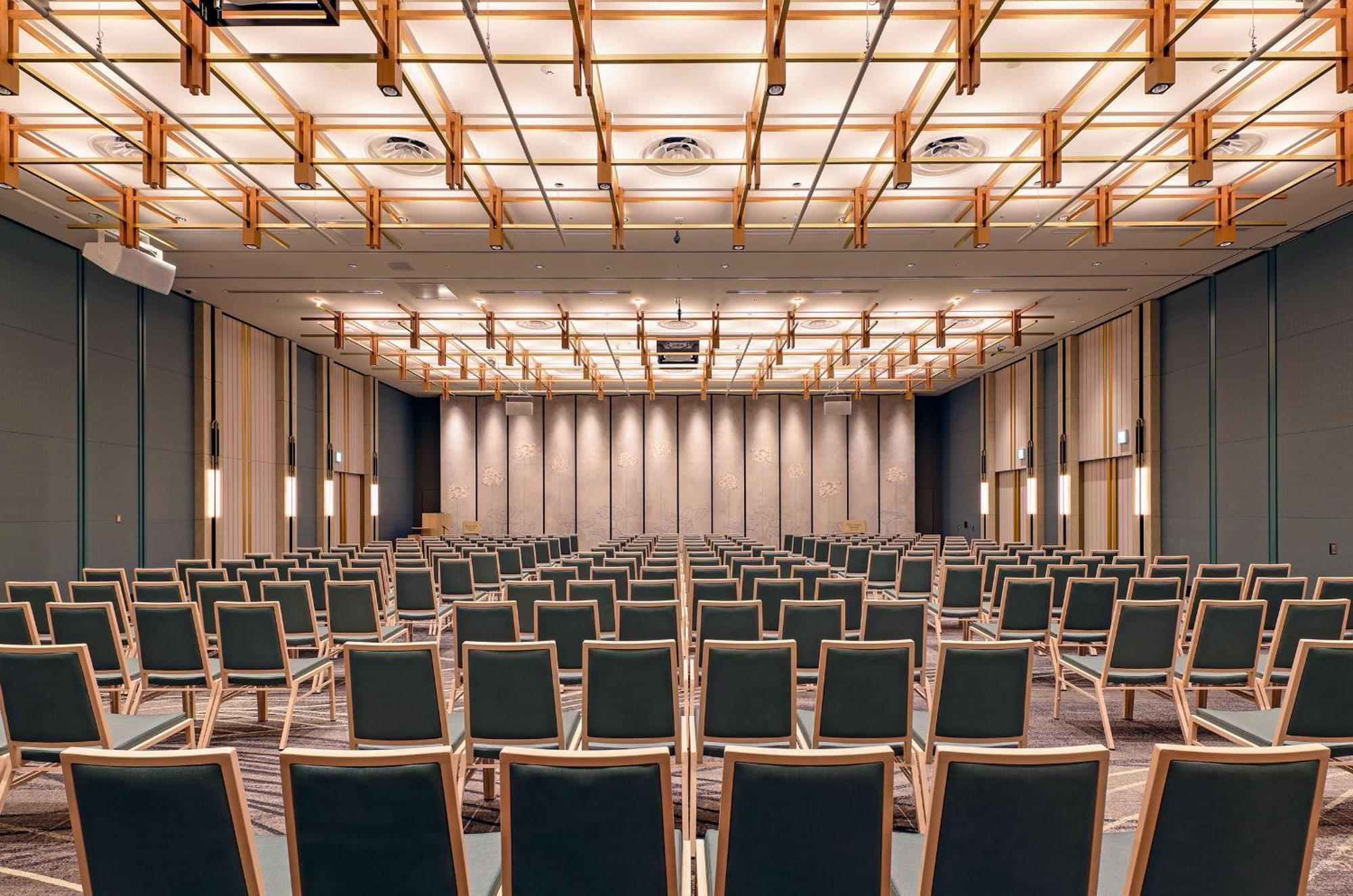 Centara Grand Hotel Осака Экстерьер фото The ballroom