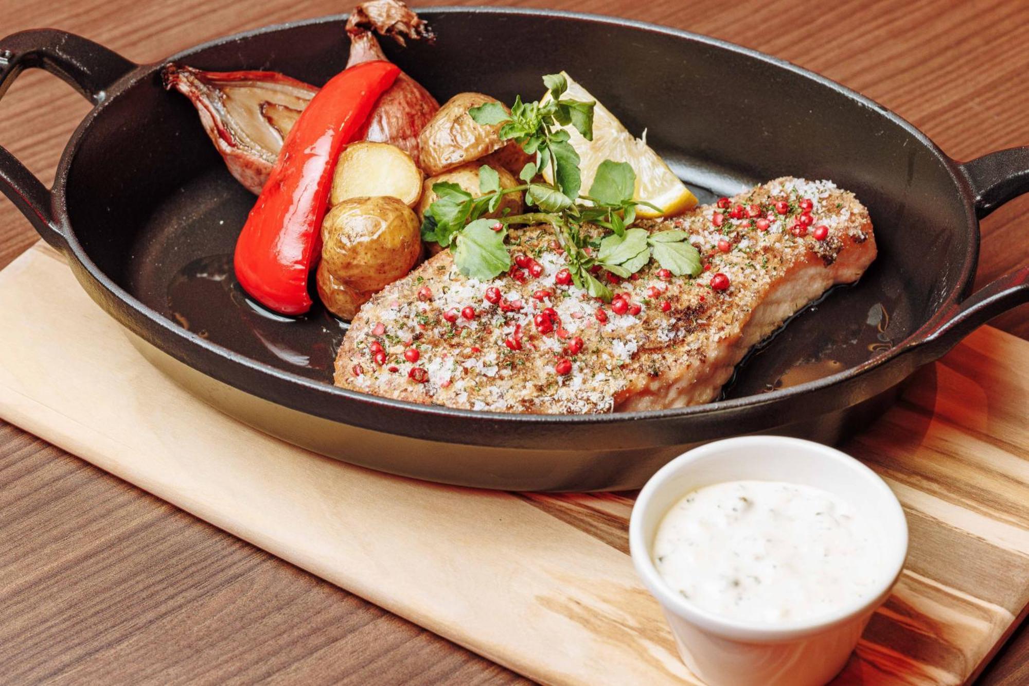 Centara Grand Hotel Осака Экстерьер фото A steak prepared with a dry rub