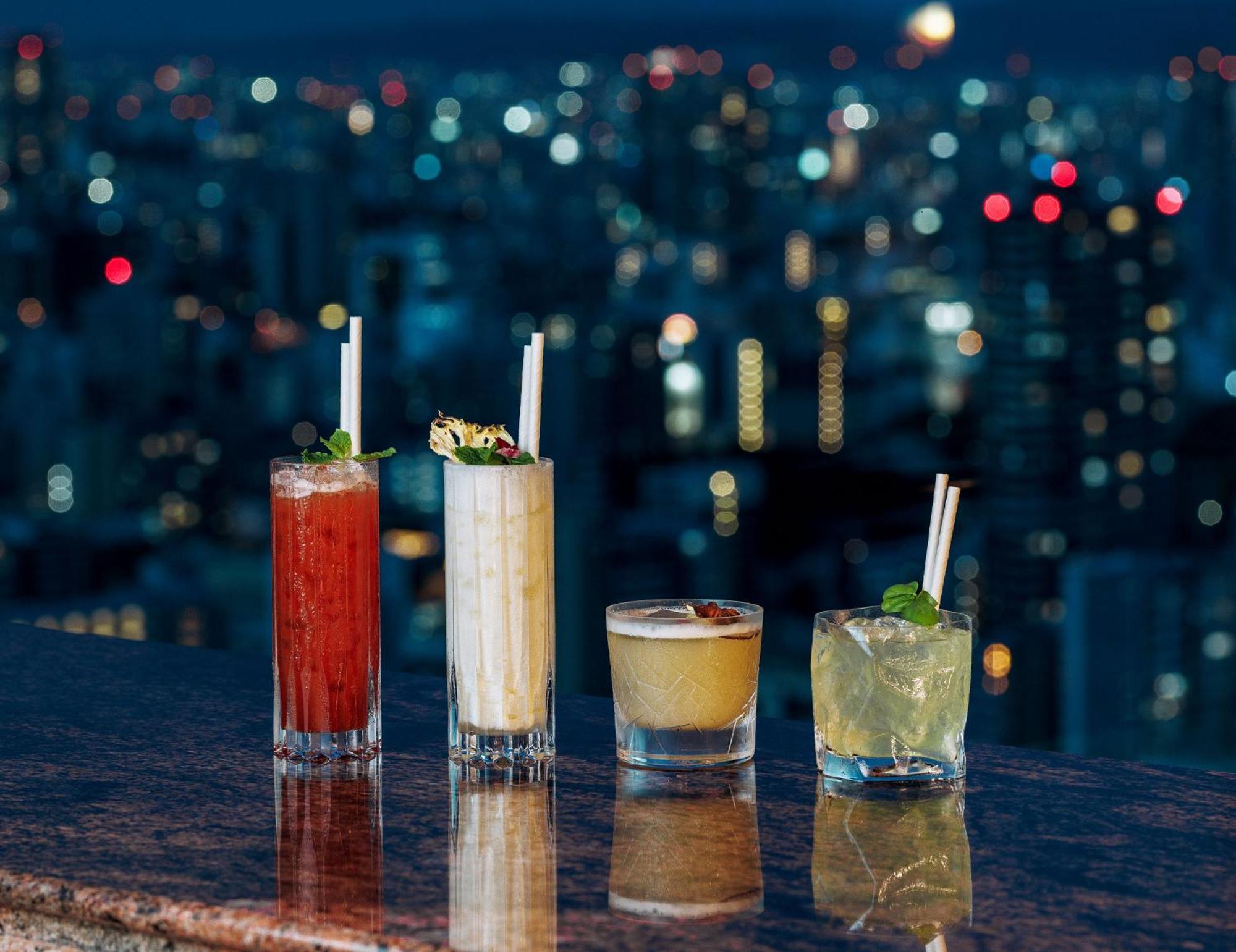 Centara Grand Hotel Осака Экстерьер фото A selection of cocktails