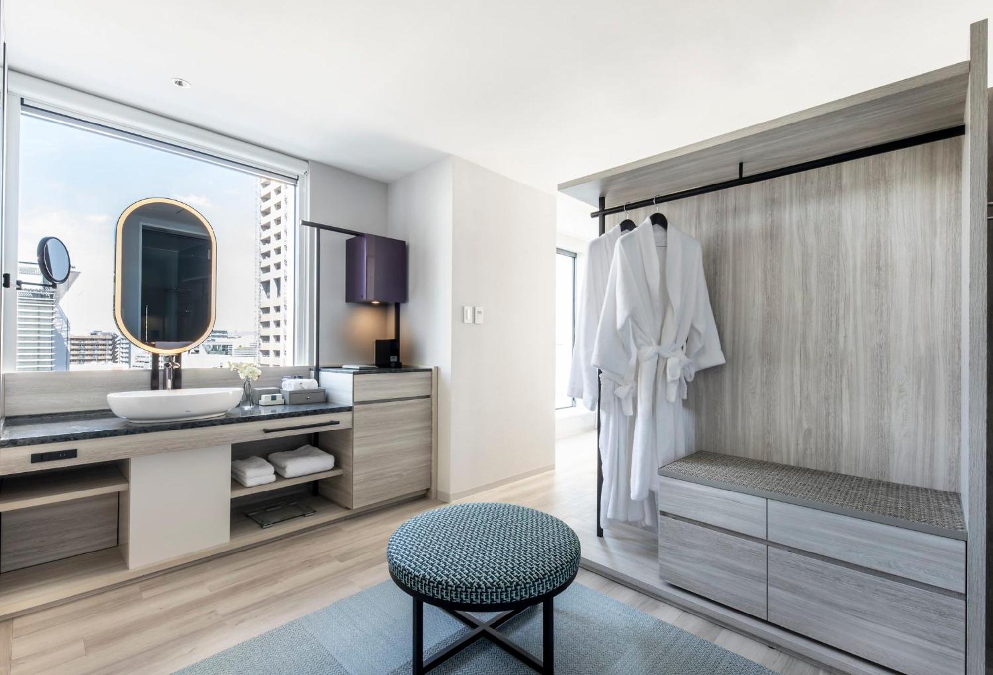 Centara Grand Hotel Осака Экстерьер фото Bathroom